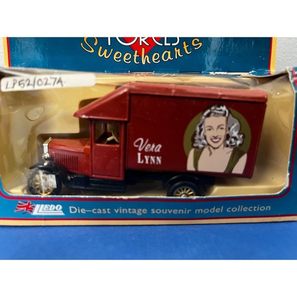 LLEDO - Diecast 1935 Morris Parcels van WWII Forces Sweethearts, Vera Lynn - Picture 2 of 8